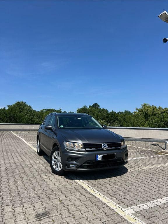 Grau Gebraucht 2017 VW Tiguan Allspace Comfortline SUV | 17.000 € (Fairer Preis) - Bild 1/4
