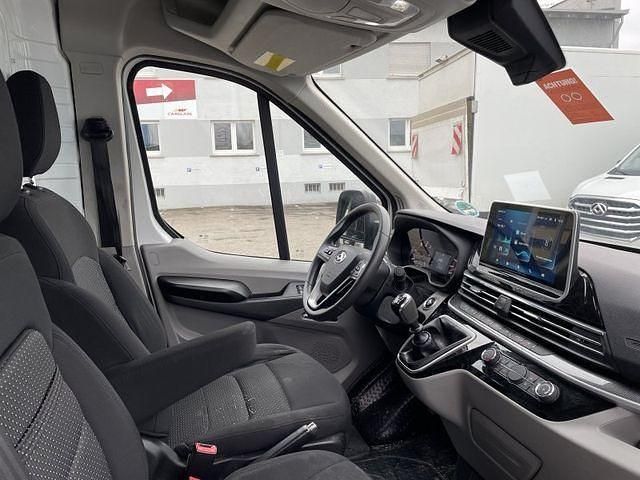 Second-hand Maxus V90 148 CP (108 kW) 2024 Alb Van