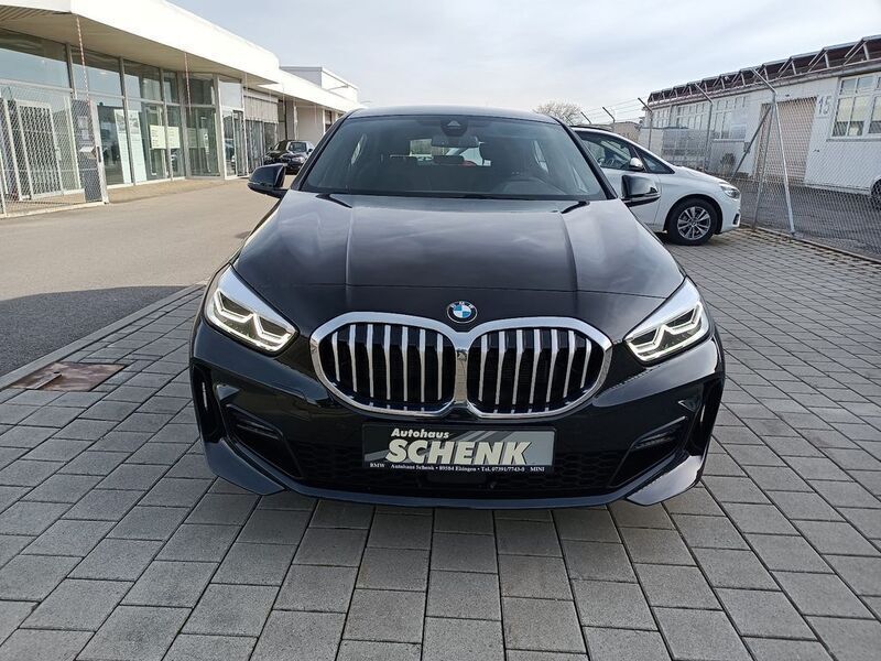 Schwarz Gebraucht 2023 BMW 120 M Sport Kleinwagen | 35.200 € (Teuer) - Bild 1/4