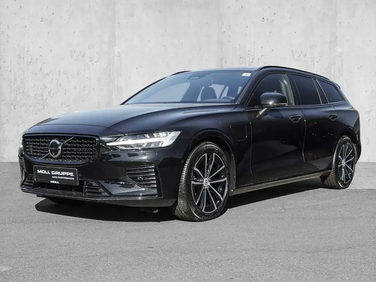 Gebraucht Volvo V60 Plus 310 PS (228 kW) 2024 Schwarz Kombi