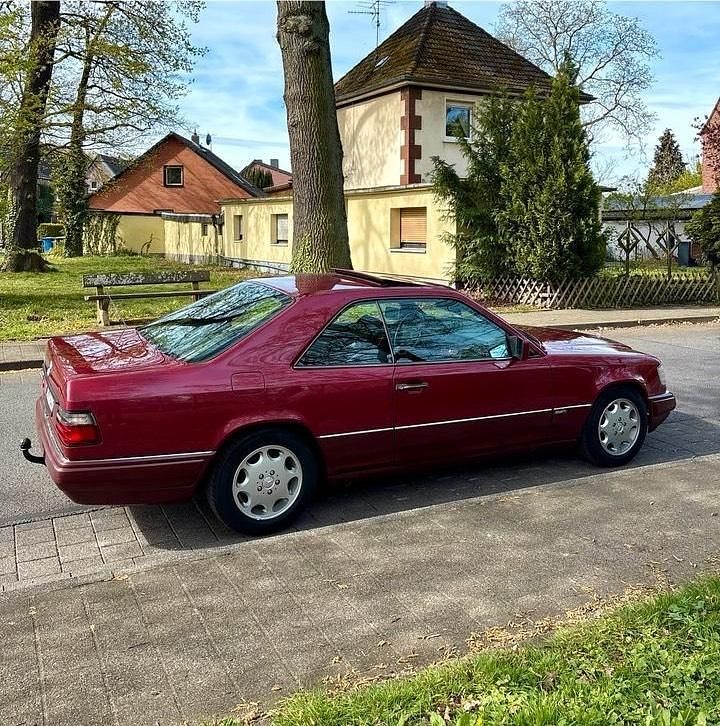 Second-hand Mercedes E320 220 CP (161 kW) 1994 Roșu Coupe