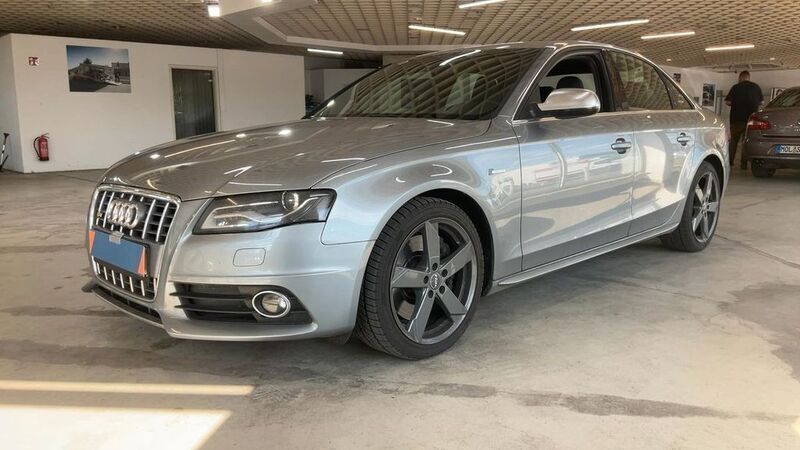 Grau Gebraucht 2011 Audi S4 Sport Limousine | 21.990 € - Bild 1/4