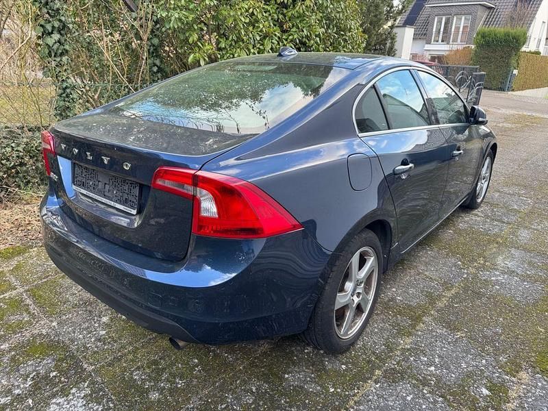 Gebraucht Volvo S60 Momentum 150 PS (110 kW) 2011 Blau Limousine