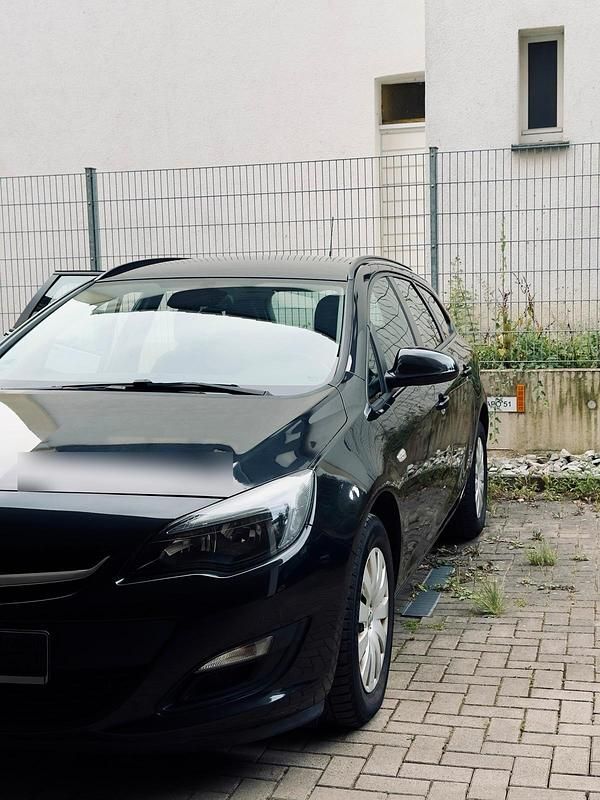 Schwarz Gebraucht 2015 Opel Astra Kombi | 5.500 € (Guter Preis) - Bild 1/4
