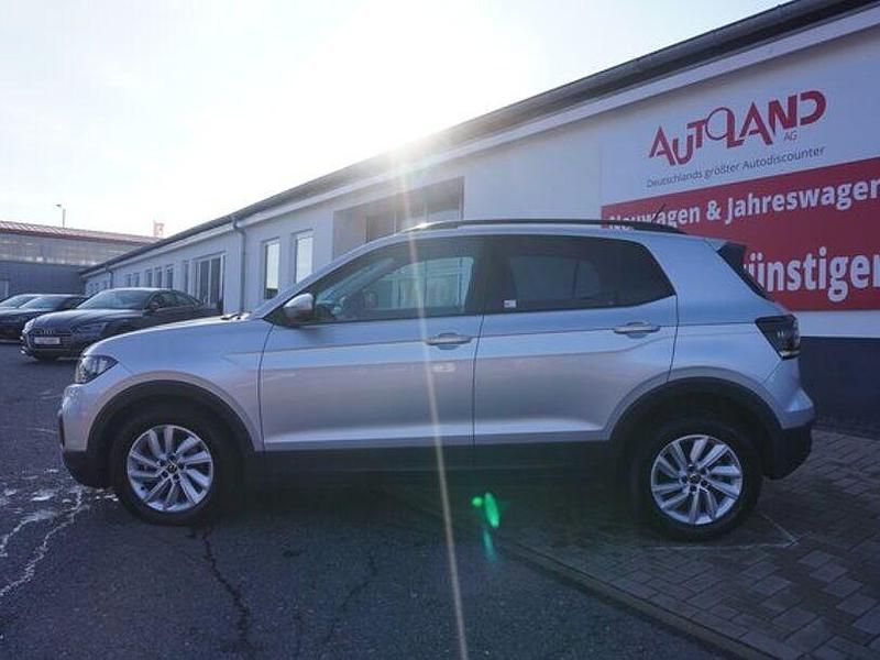 Gebraucht VW T-Cross 110 PS (80 kW) 2023 Reflexsilbermet. SUV