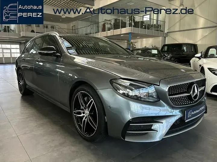 Schwarz (obsidianschwarz lack) Gebraucht 2018 Mercedes GLE63 AMG AMG Coupé | 43.900 € (Fairer Preis) - Bild 1/3