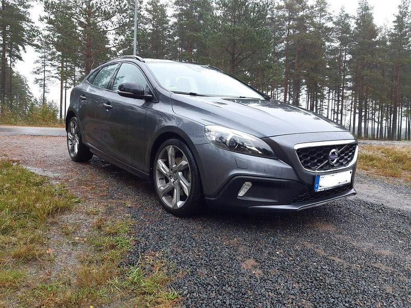 Grau Gebraucht 2014 Volvo V40 CC Kombi | 12.000 € (Teuer) - Bild 1/4