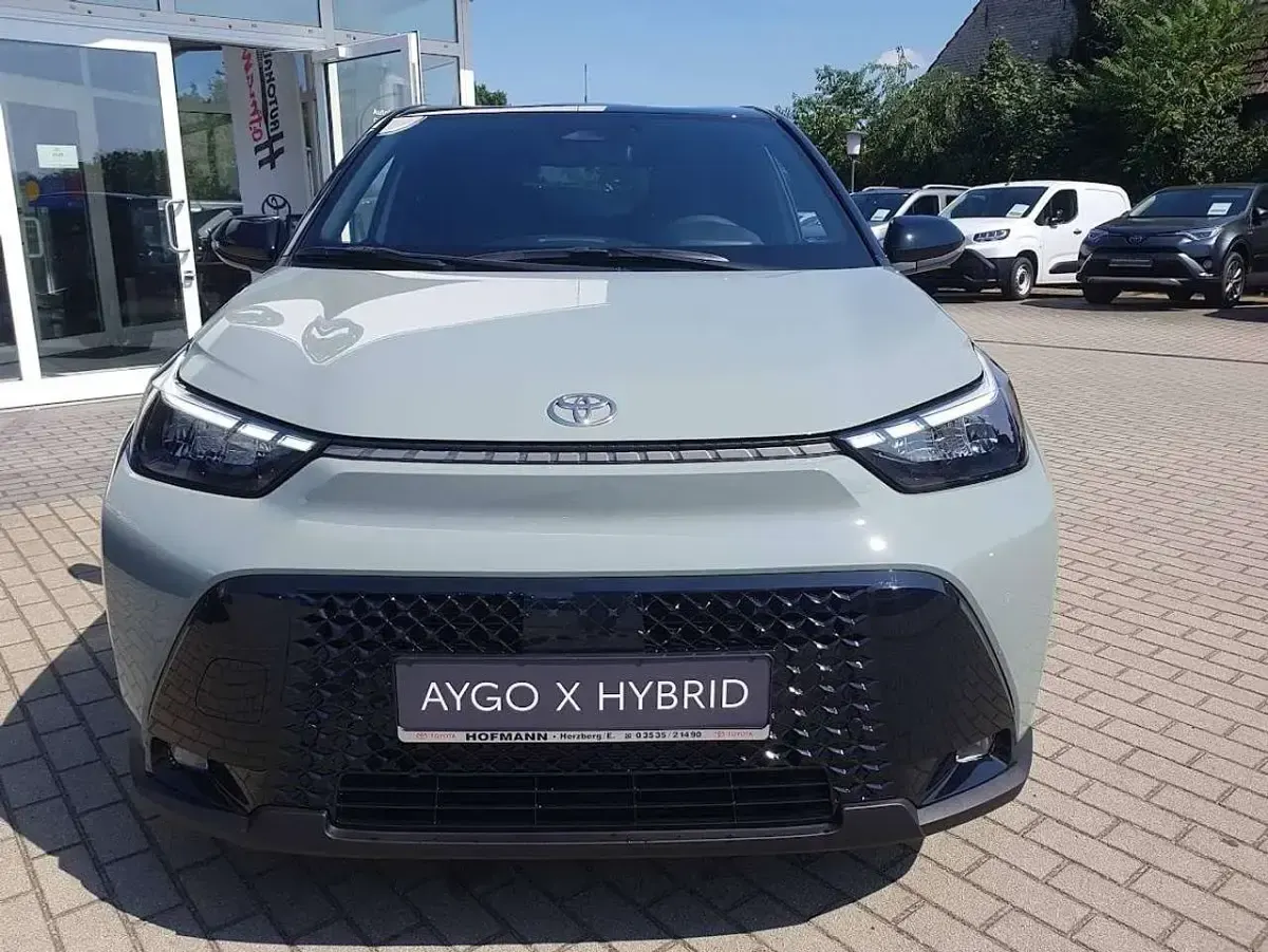 Neu Toyota Aygo X 116 PS (85 kW) 2026 Urban khaki metallic SUV