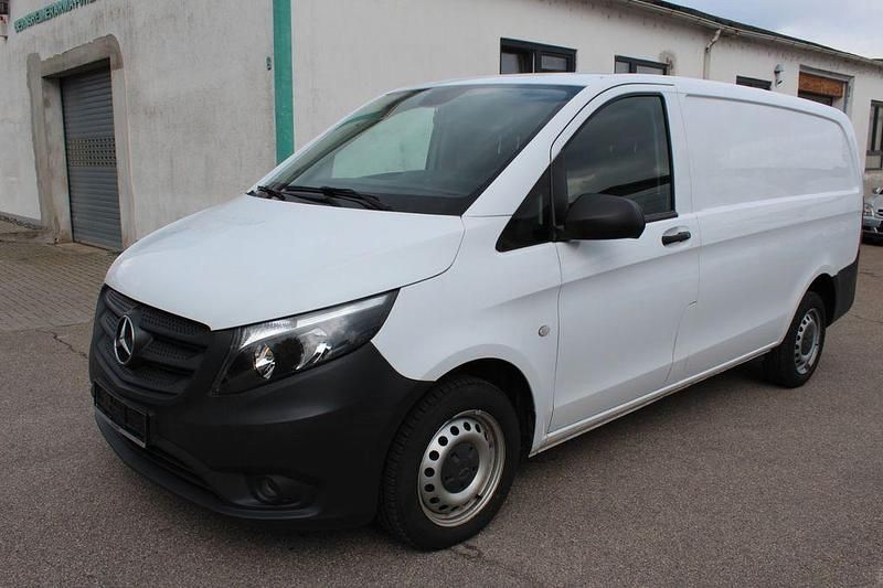 Weiß Gebraucht 2021 Mercedes Vito Van / Kleinbus | 18.099 € (Superpreis) - Bild 1/4