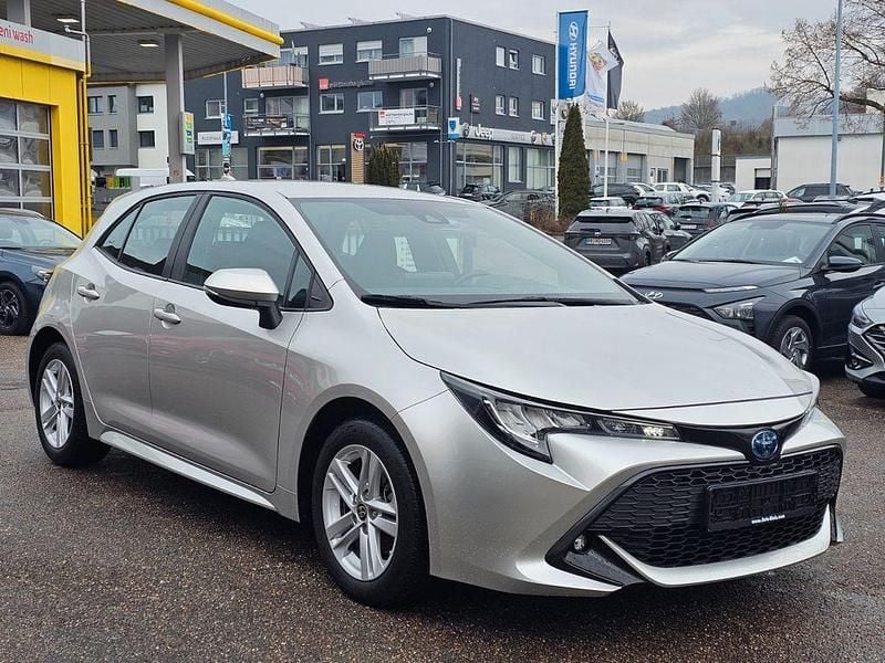 Silber Gebraucht 2023 Toyota Corolla Hybrid Limousine | 21.950 € (Superpreis) - Bild 1/4