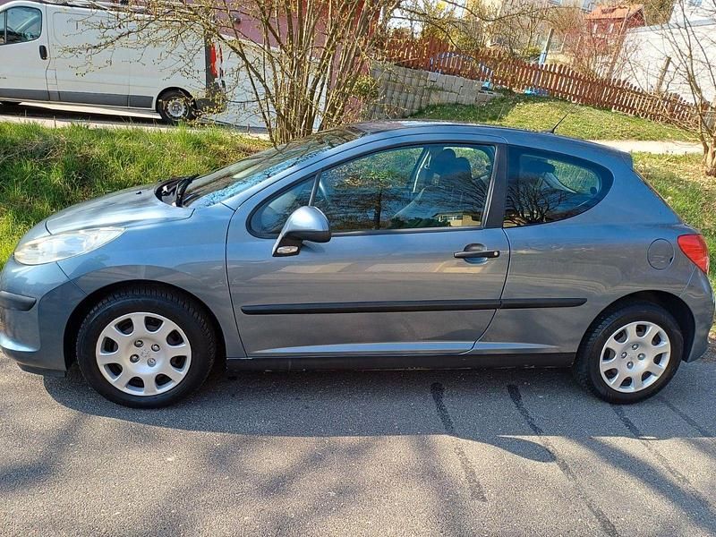 Gebraucht Peugeot 207 Filou 88 PS (64 kW) 2007 Silber Limousine