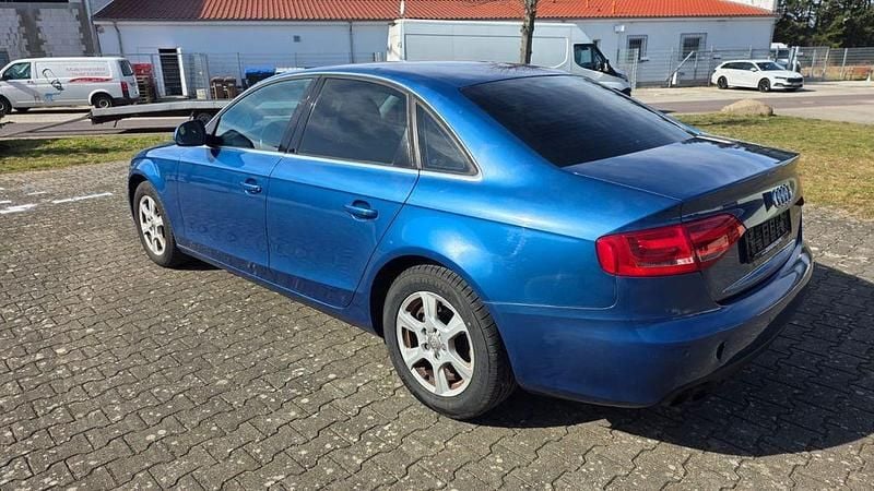Gebraucht Audi A4 Attraction 120 PS (88 kW) 2009 Blau Limousine
