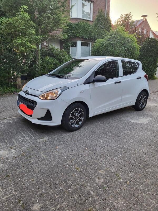 Weiß Gebraucht 2017 Hyundai i10 Kleinwagen | 5.900 € (Guter Preis) - Bild 1/4