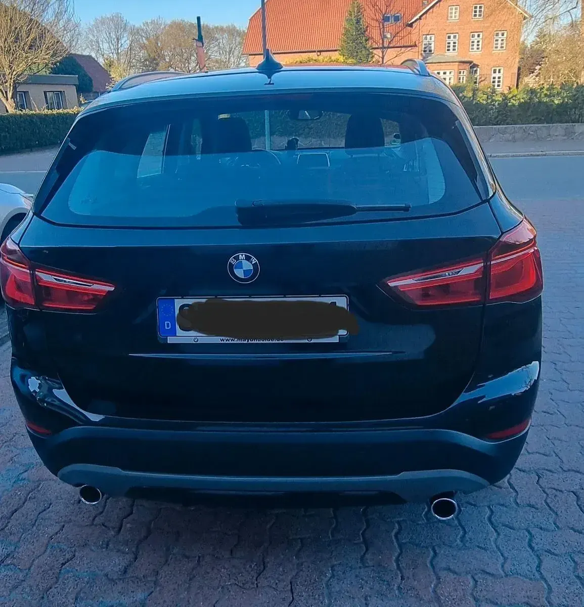 Second-hand BMW X1 Sport Line 150 CP (110 kW) 2018 Negru SUV