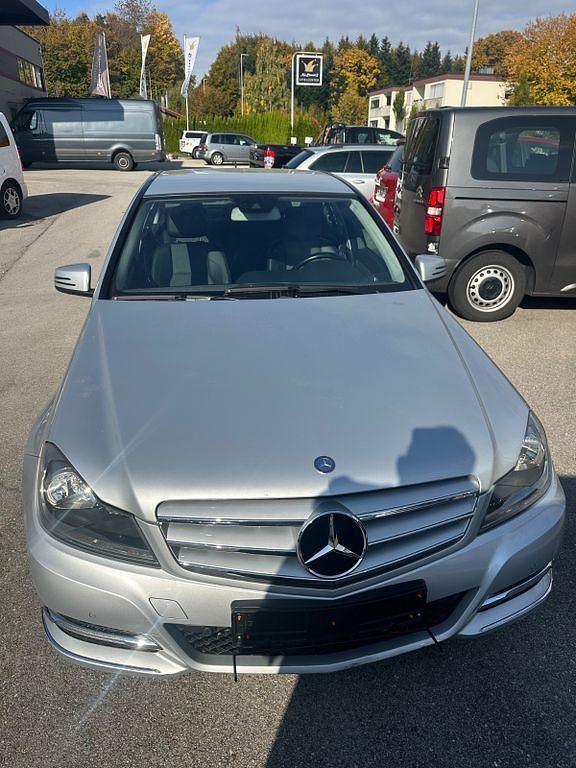 Silber Gebraucht 2011 Mercedes C180 Limousine | 7.900 € (Guter Preis) - Bild 1/4
