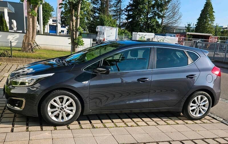 Grau Gebraucht 2016 Kia Ceed Edition 7 Limousine | 7.999 € - Bild 1/4