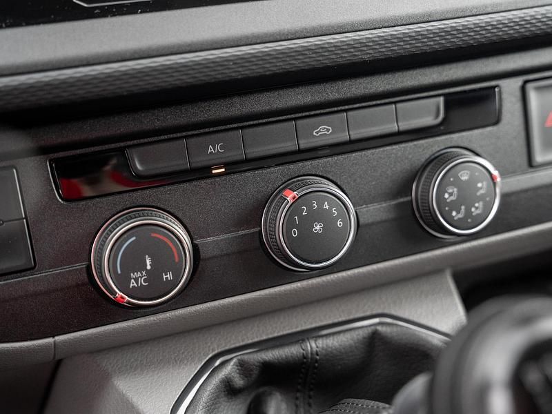 Gebraucht VW T6.1 110 PS (80 kW) 2024 Weiß Van