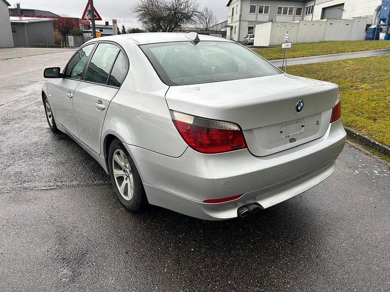 Gebraucht BMW 525 163 PS (119 kW) 2006 Silber Limousine