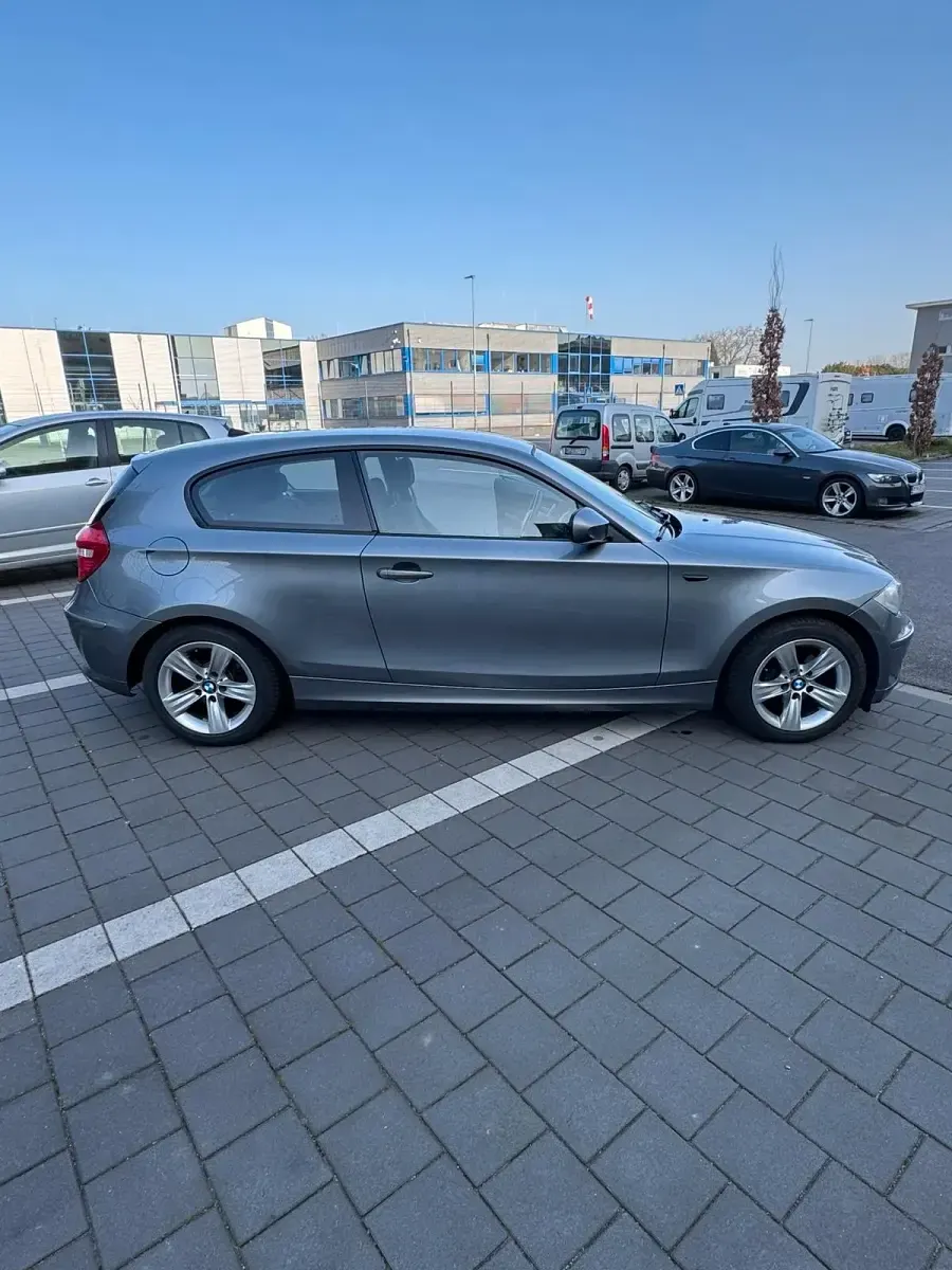 Gebraucht BMW 116 125 PS (91 kW) 2011 Grau Kleinwagen