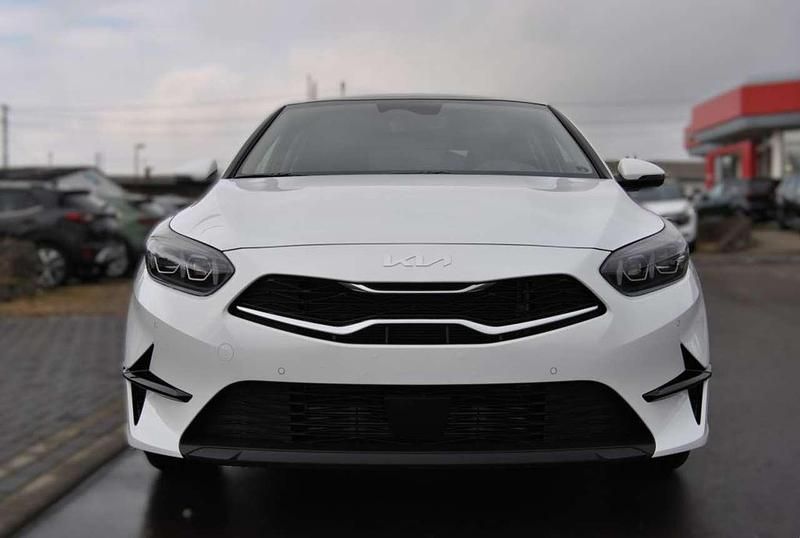 Gebraucht Kia Ceed Platinum 140 PS (102 kW) 2025 Deluxeweiss metallic Kleinwagen