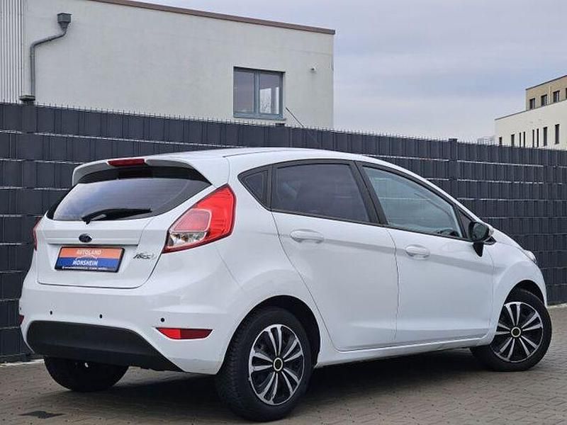 Gebraucht Ford Fiesta Trend 160 PS (117 kW) 2016 Weiß Limousine
