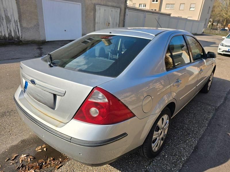Gebraucht Ford Mondeo Trend 145 PS (106 kW) 2001 Grau Limousine