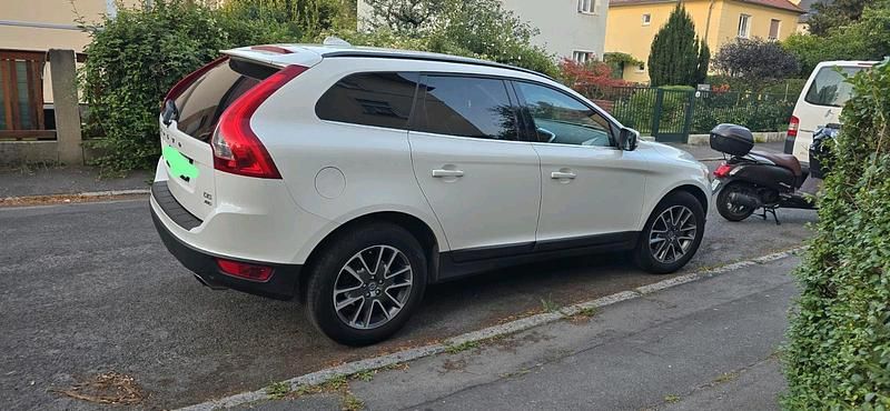 Weiß Gebraucht 2013 Volvo XC60 SUV | 14.000 € (Fairer Preis) - Bild 1/4
