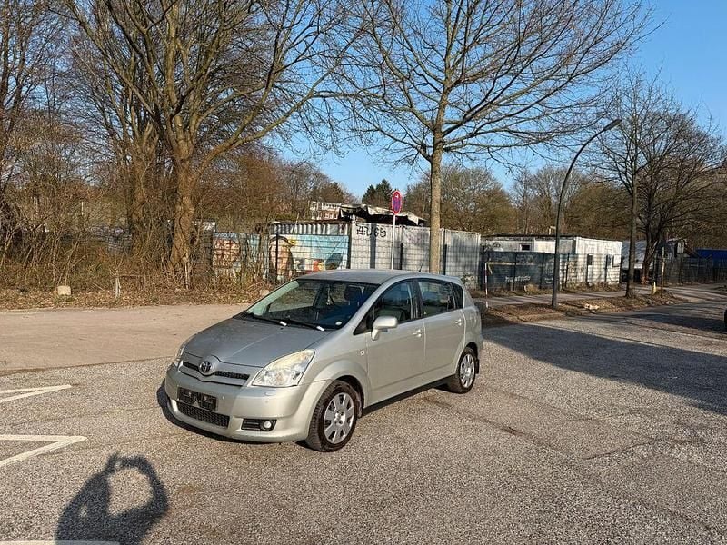 Gebraucht Toyota Corolla Verso 129 PS (94 kW) 2007 Silber Van / Kleinbus