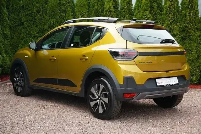 Neu Dacia Sandero Expression 110 PS (80 kW) 2026 Gelb SUV
