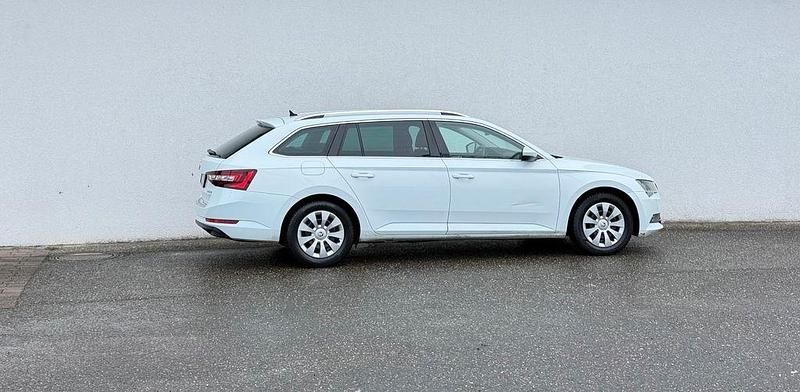 Gebraucht Skoda Superb Style 179 PS (131 kW) 2016 Weiß Kombi