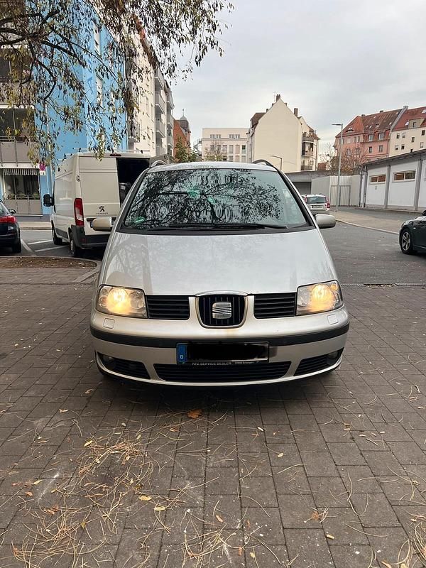 Grau Gebraucht 2006 Seat Alhambra Van / Kleinbus | 3.250 € (Guter Preis) - Bild 1/4