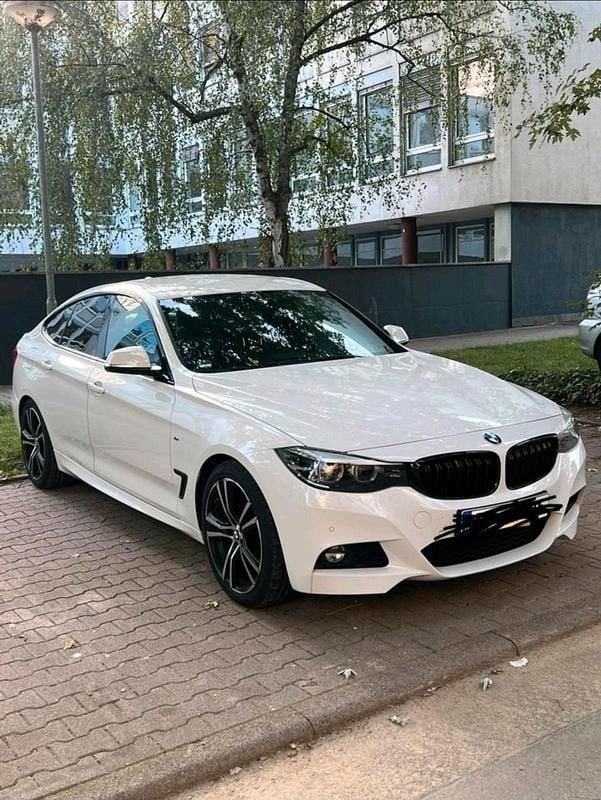 Weiß Gebraucht 2016 BMW 320 M Sport Limousine | 18.500 € (Guter Preis) - Bild 1/4
