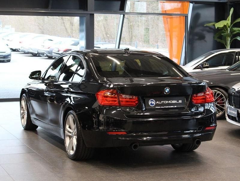 Gebraucht BMW 335 Sport Line 306 PS (225 kW) 2012 Schwarz Limousine