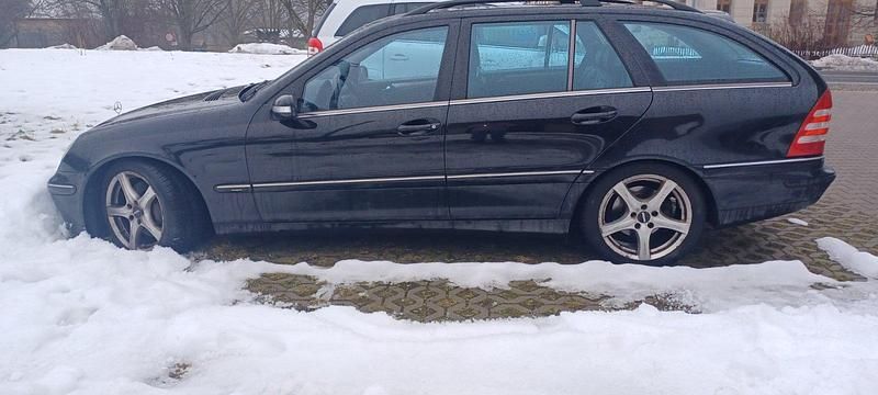 Gebraucht Mercedes C180 105 PS (77 kW) 2004 Schwarz Kombi