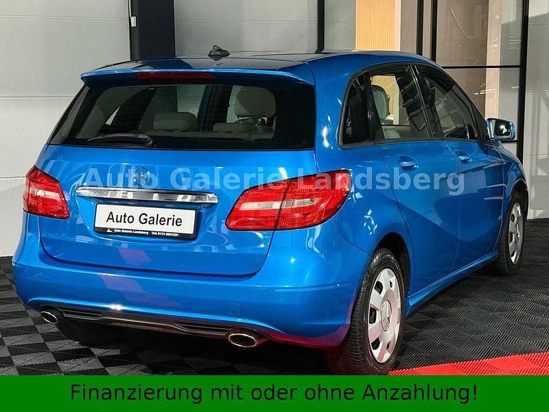 Gebraucht Mercedes B220 177 PS (130 kW) 2014 Blau Van / Kleinbus