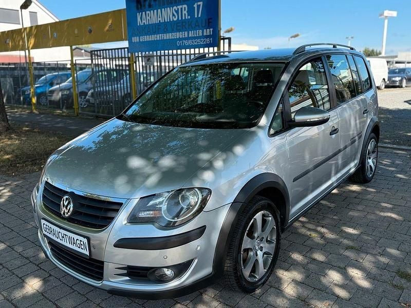 Silber Gebraucht 2010 VW Touran Cross Van / Kleinbus | 5.349 € (Guter Preis) - Bild 1/4