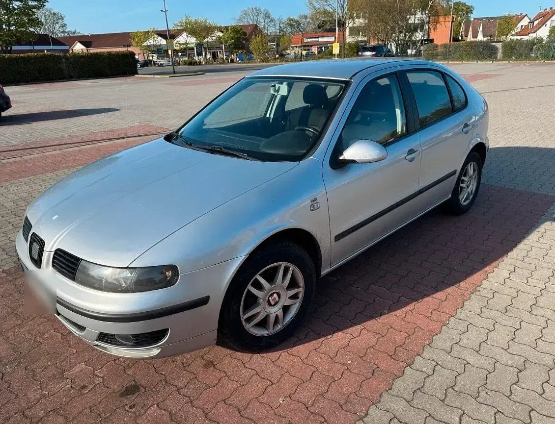 Usata Seat Leon 105 CV (77 kW) 2003 Argento Utilitaria