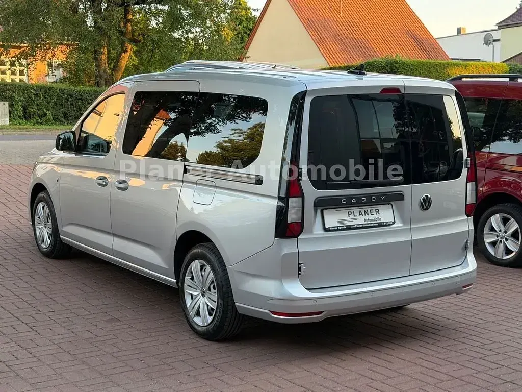 Gebraucht VW Caddy Maxi 114 PS (83 kW) 2023 Silber Van / Kleinbus