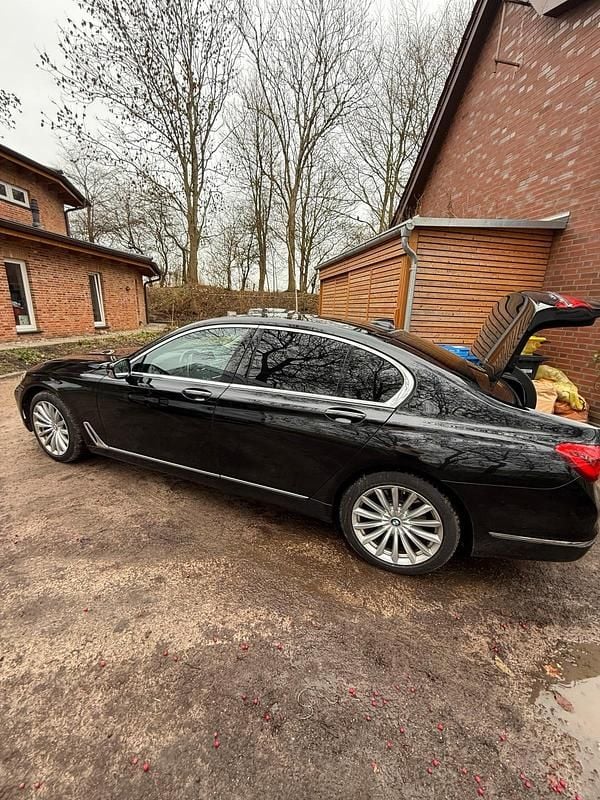 Gebraucht BMW 730 265 PS (194 kW) 2016 Limousine