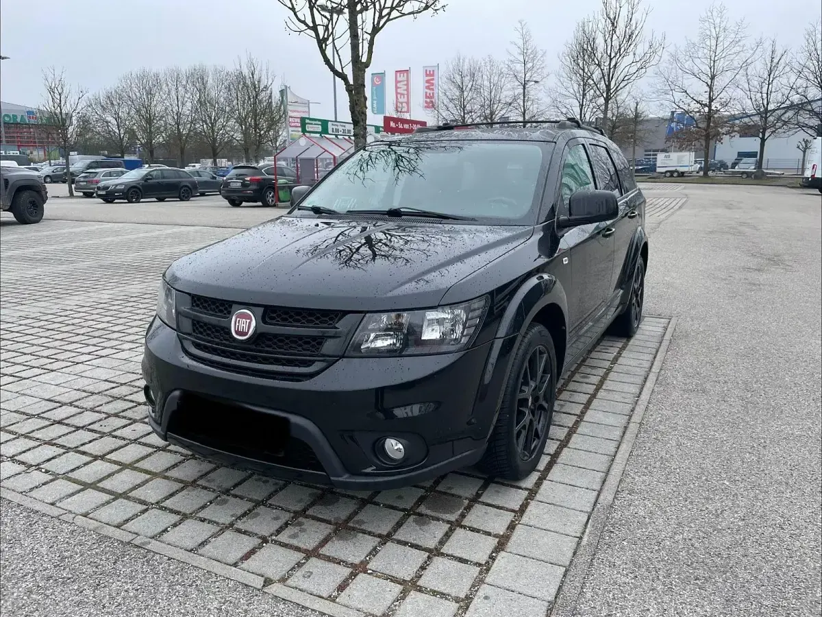 Second-hand Fiat Freemont Black Code 170 CP (125 kW) 2014 Negru SUV