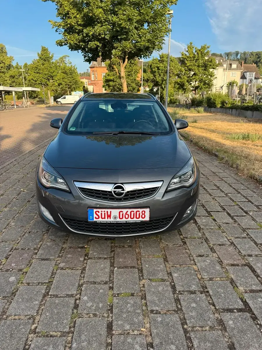 Gebraucht Opel Astra 165 PS (121 kW) 2012 Grau Kombi
