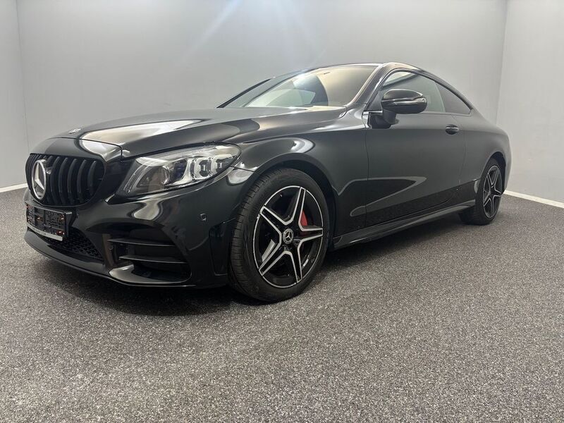 Schwarz Gebraucht 2018 Mercedes C300 AMG line Coupé | 25.799 € (Fairer Preis) - Bild 1/4