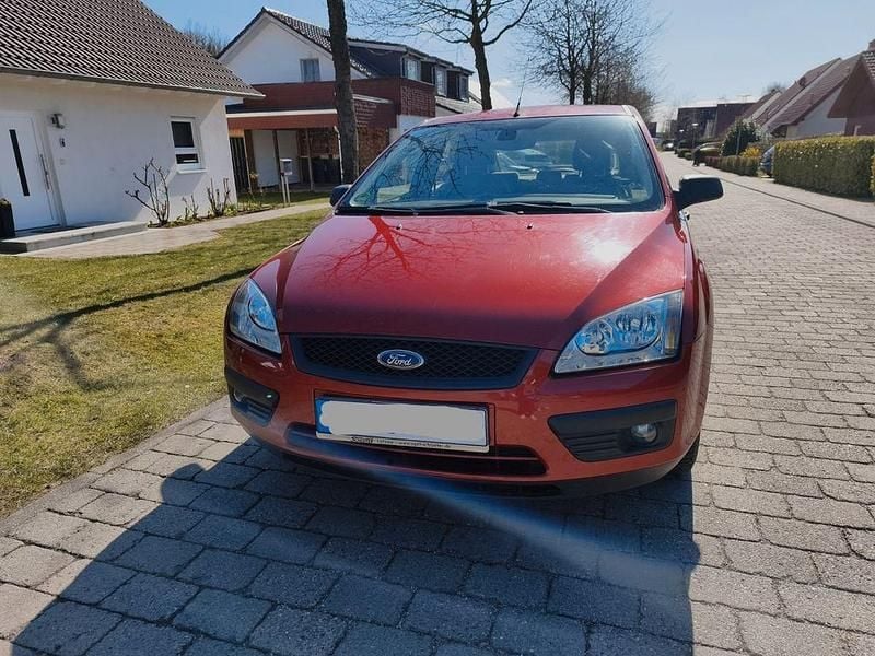 Gebraucht Ford Focus 101 PS (74 kW) 2005 Rot Limousine