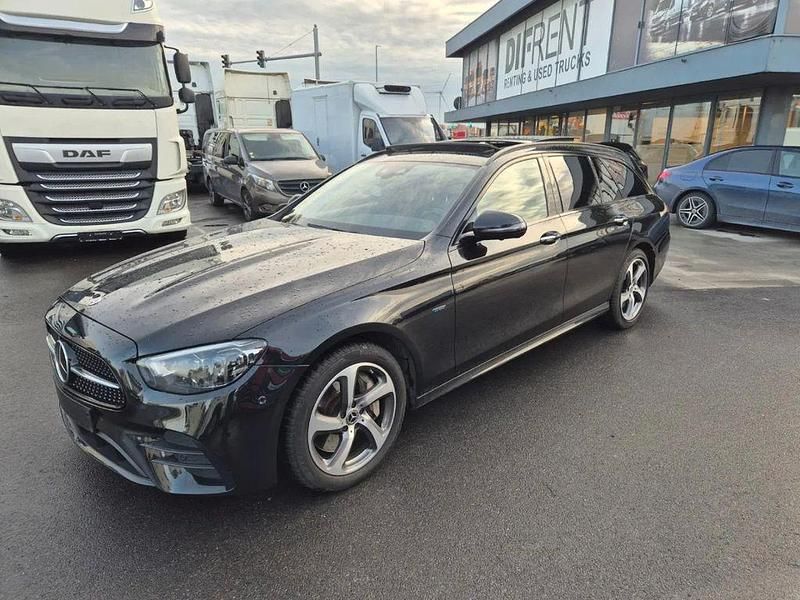 Schwarz Gebraucht 2022 Mercedes E300 Limousine | 24.140 € (Teuer) - Bild 1/4