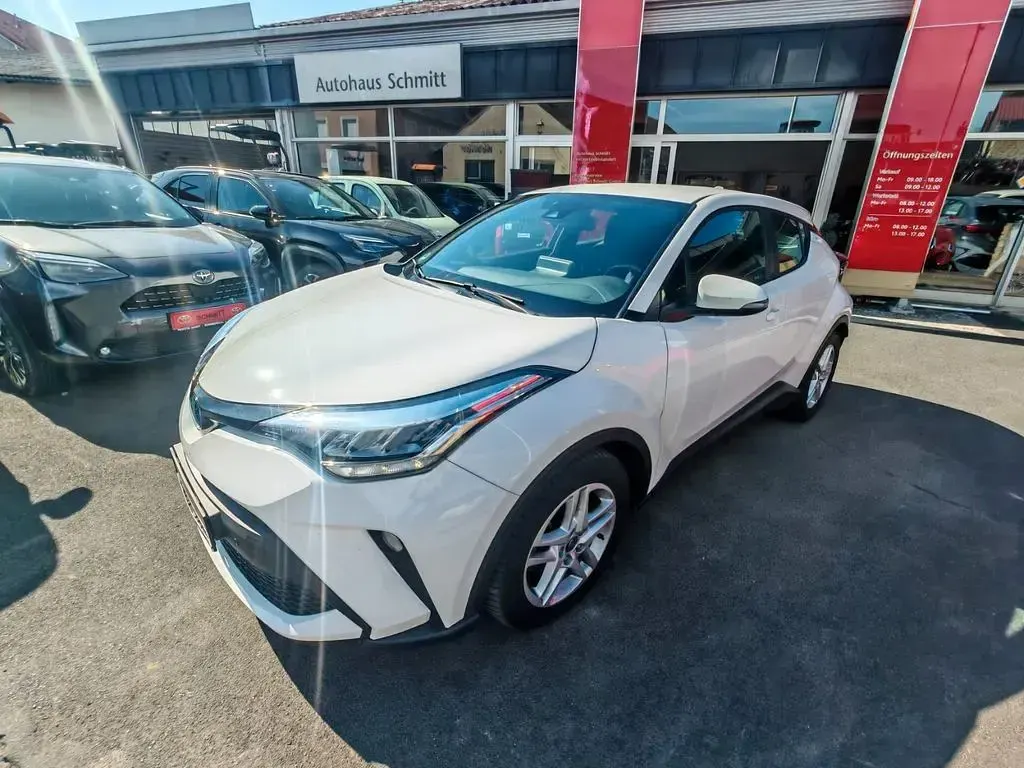 Gebraucht Toyota C-HR Edition 152 PS (111 kW) 2022 Super (pure) white ii SUV