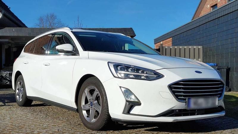 Gebraucht Ford Focus 120 PS (88 kW) 2018 Weiß Kombi