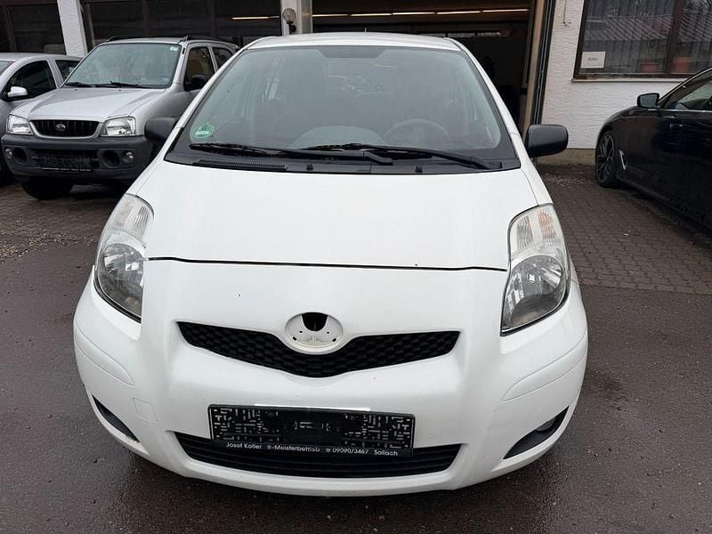 Gebraucht Toyota Yaris Cool 90 PS (66 kW) 2010 Weiß Kleinwagen