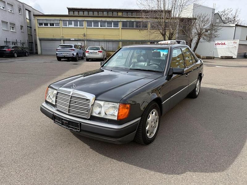 Gebraucht Mercedes E320 220 PS (161 kW) 1993 Schwarz Limousine