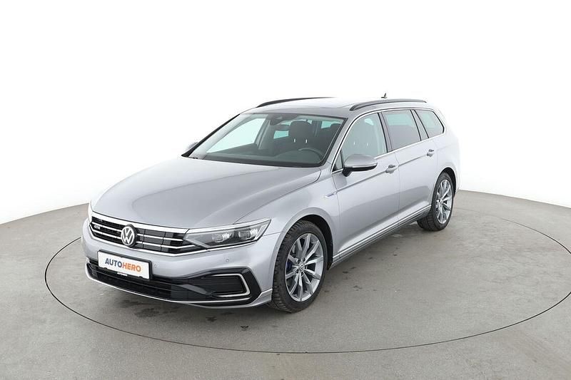 Grau Gebraucht 2020 VW Passat GTE Kombi | 23.990 € - Bild 1/3