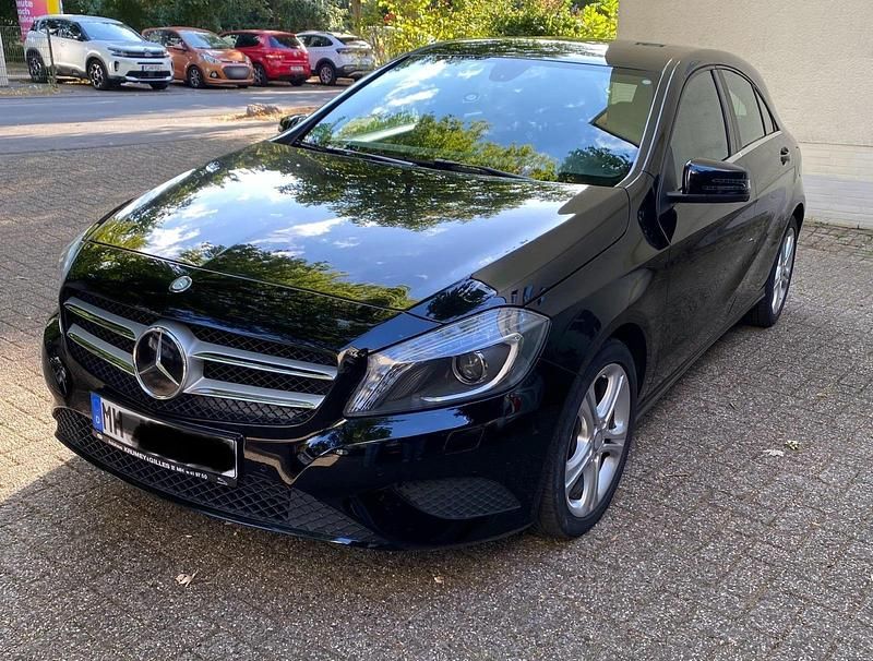 Gebraucht Mercedes A200 115 PS (84 kW) 2015 Schwarz Limousine